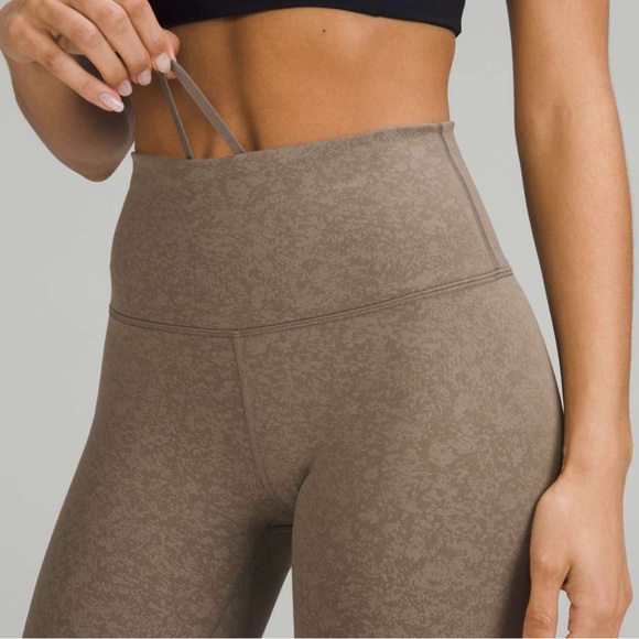 NWT Lululemon Wunder Train HR Crop 23” - Picture 4 of 12